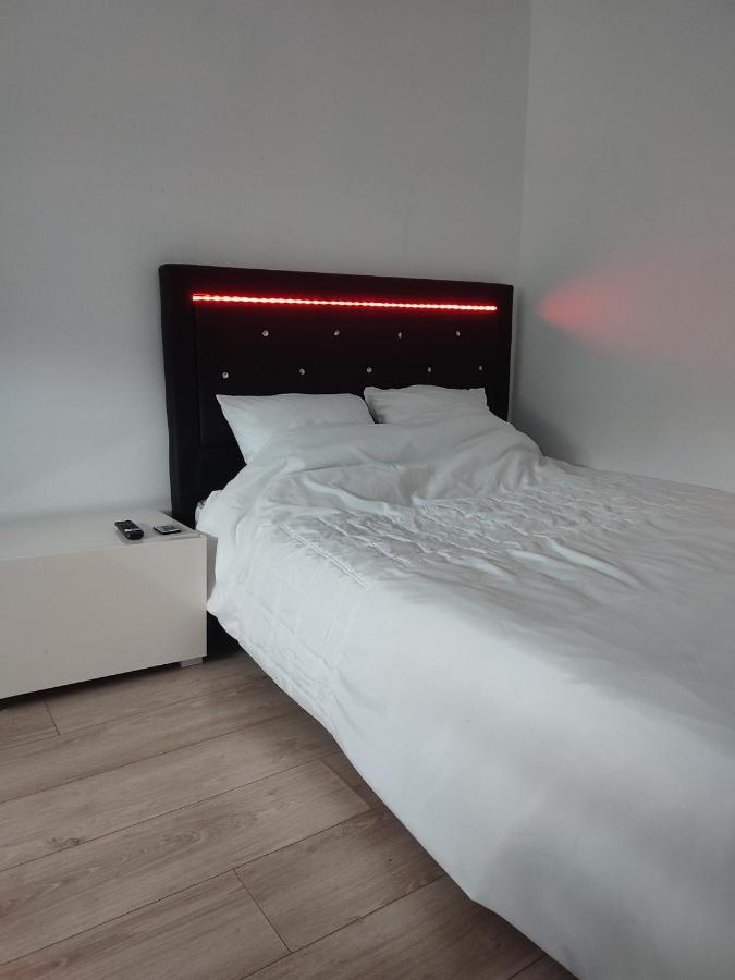 Chambre Prive Dans Une Maison Avec Terrasse Et Jardin Salles De Bain Partagees Apartment Lille Ngoại thất bức ảnh